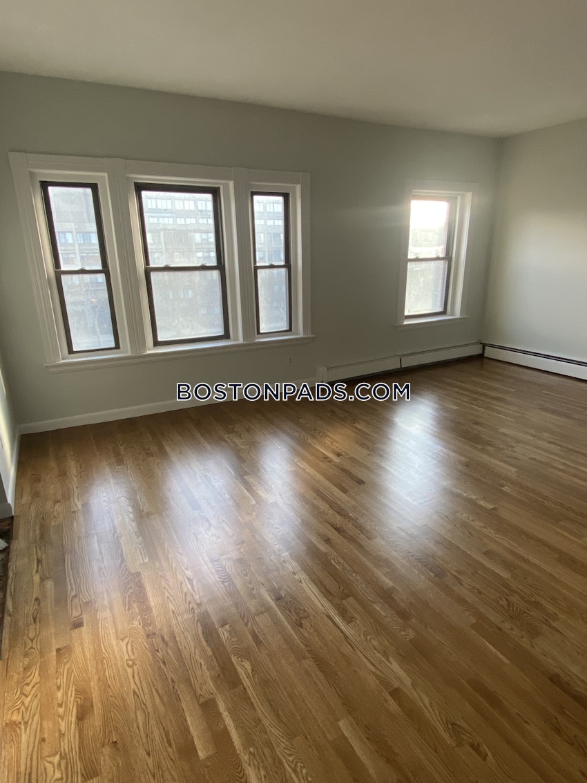 BROOKLINE- WASHINGTON SQUARE - 3 Beds, 2 Baths - Image 40