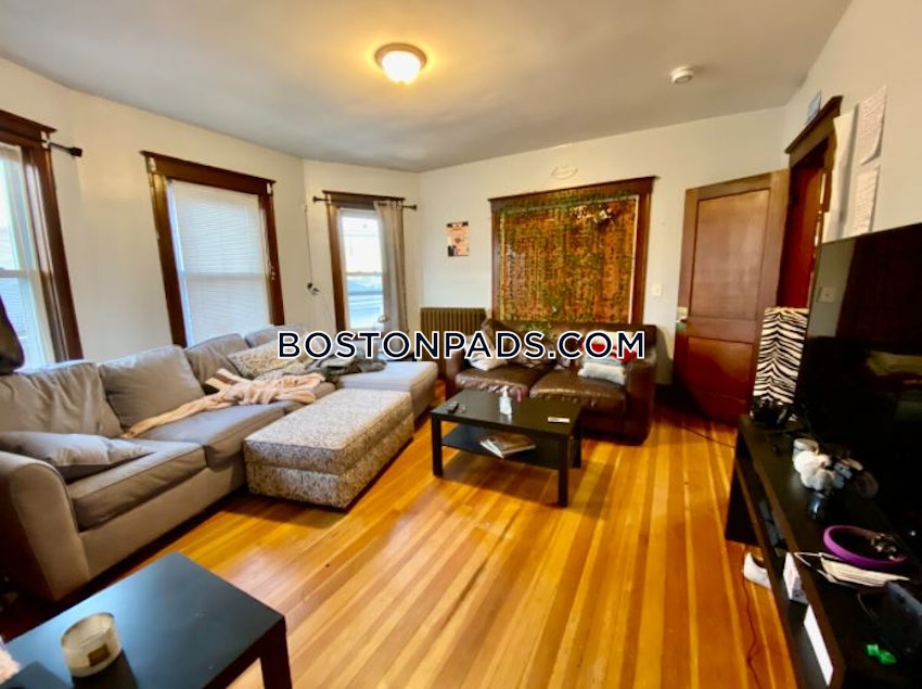 BOSTON - MISSION HILL - 4 Beds, 1 Bath - Image 8