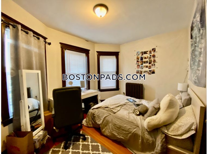 BOSTON - MISSION HILL - 4 Beds, 1 Bath - Image 4