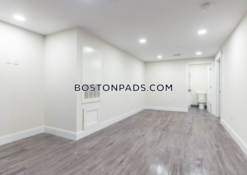 BOSTON - NORTHEASTERN/SYMPHONY - 4 Beds, 3 Baths - Image 4