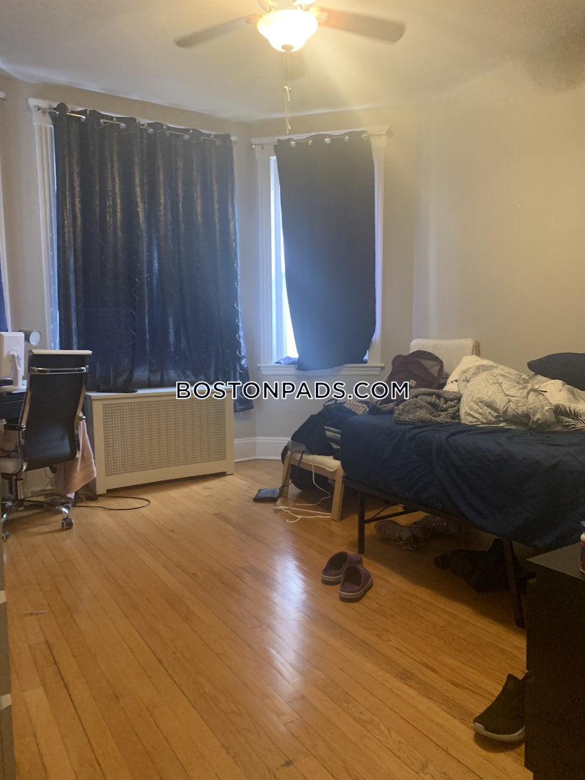 BOSTON - BRIGHTON - BOSTON COLLEGE - 3 Beds, 1 Bath - Image 3