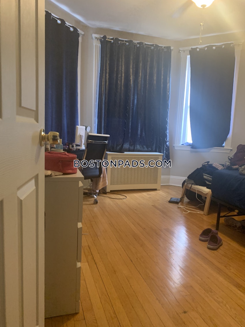 BOSTON - BRIGHTON - BOSTON COLLEGE - 3 Beds, 1 Bath - Image 9