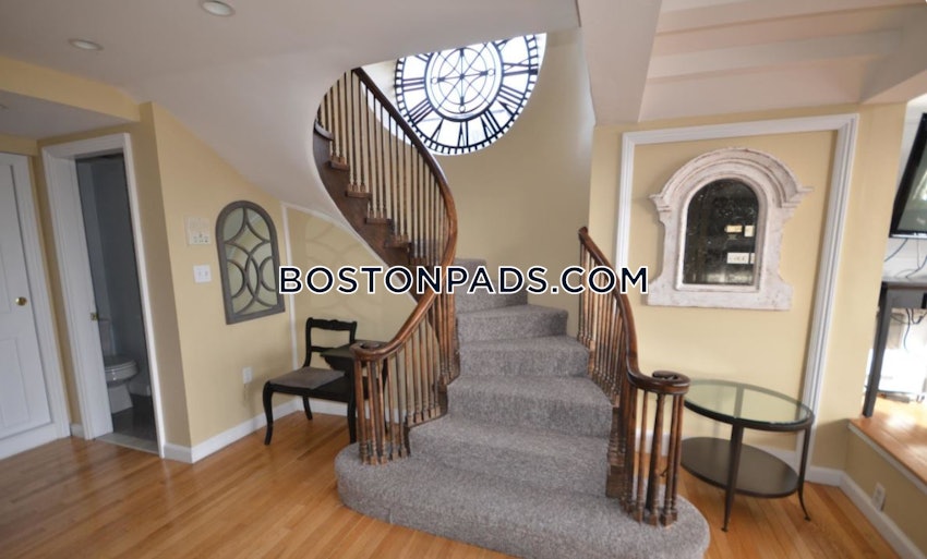 BOSTON - BACK BAY - 3 Beds, 3 Baths - Image 1