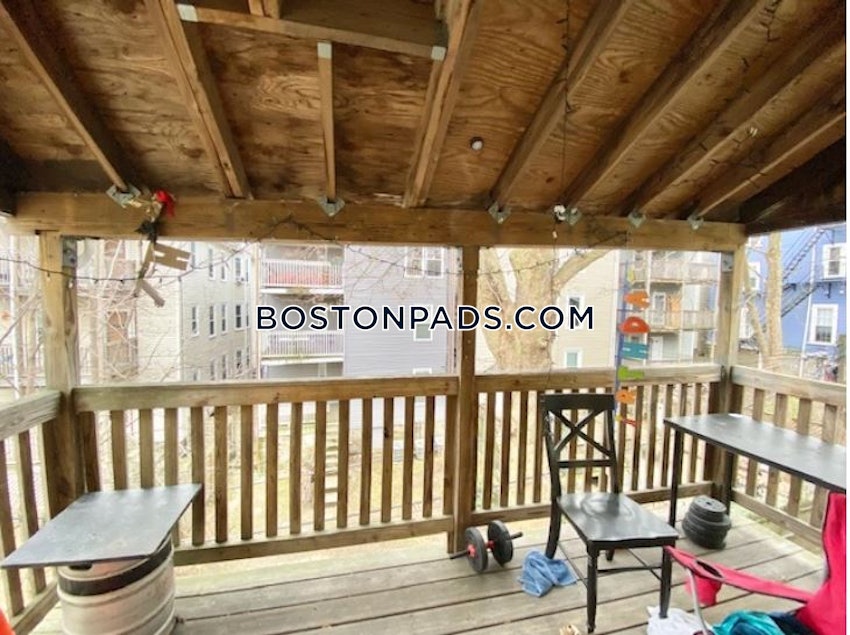 BOSTON - MISSION HILL - 3 Beds, 1 Bath - Image 3