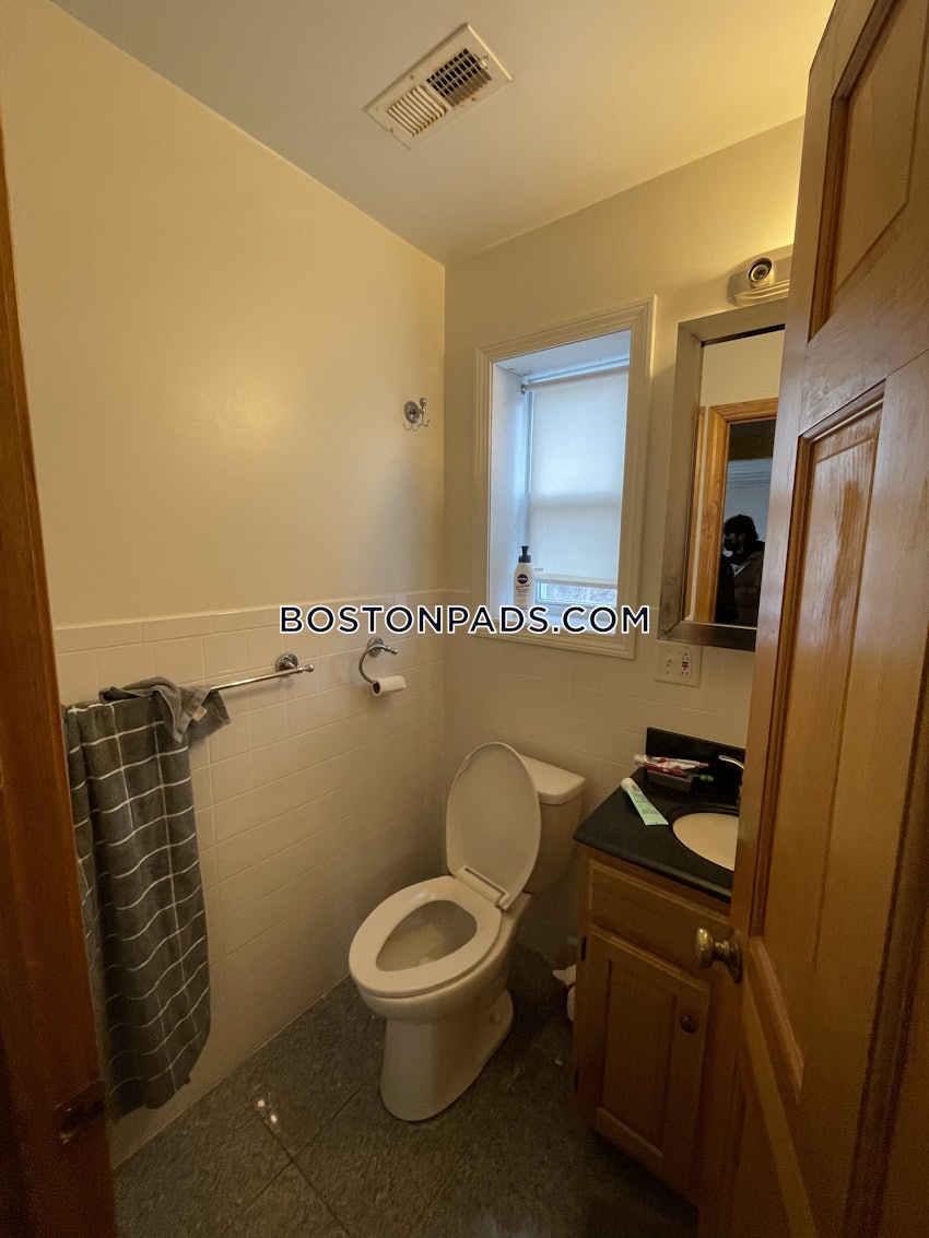 BOSTON - FORT HILL - 4 Beds, 2 Baths - Image 12