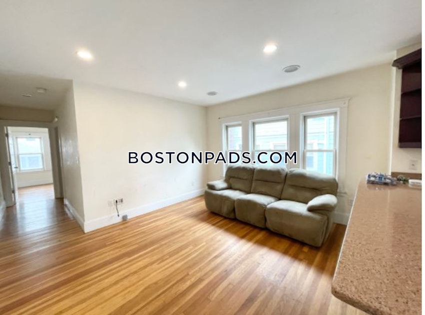 BOSTON - MISSION HILL - 4 Beds, 2 Baths - Image 3