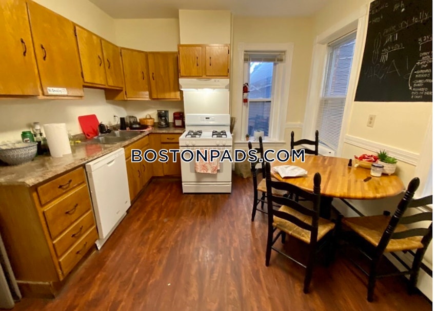 BOSTON - MISSION HILL - 3 Beds, 2 Baths - Image 7