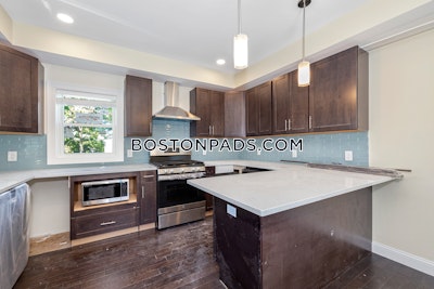 Medford 5 Beds 5.5 Baths Tufts  Tufts - $7,500 No Fee