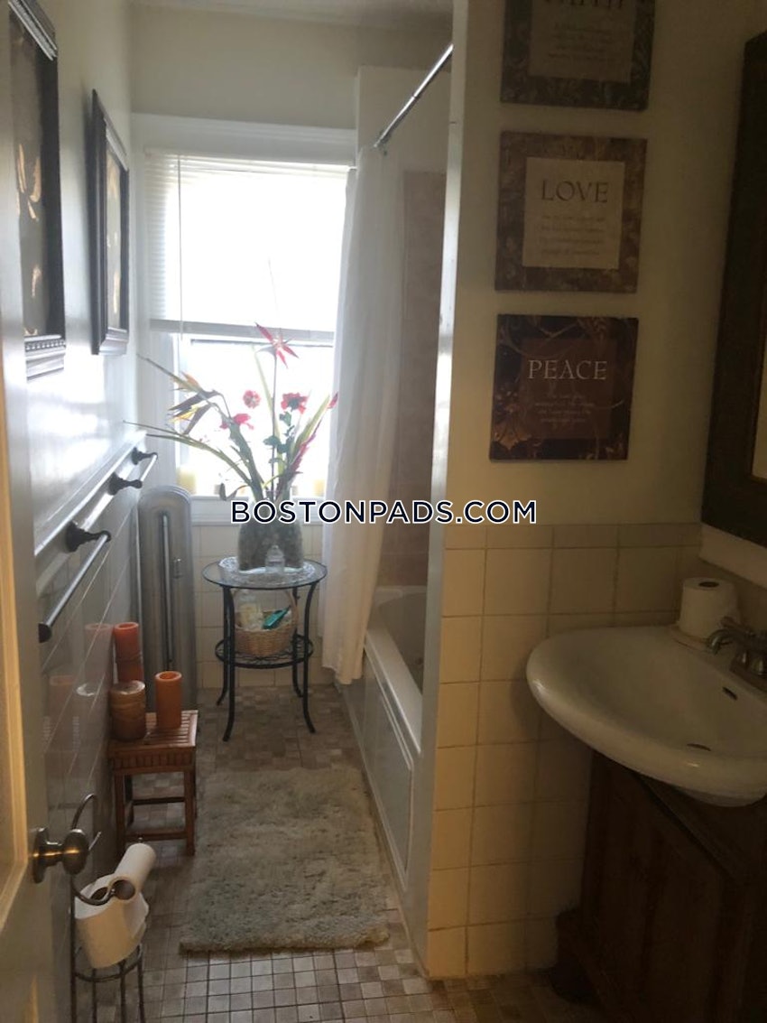 BOSTON - ROXBURY - 5 Beds, 1 Bath - Image 9