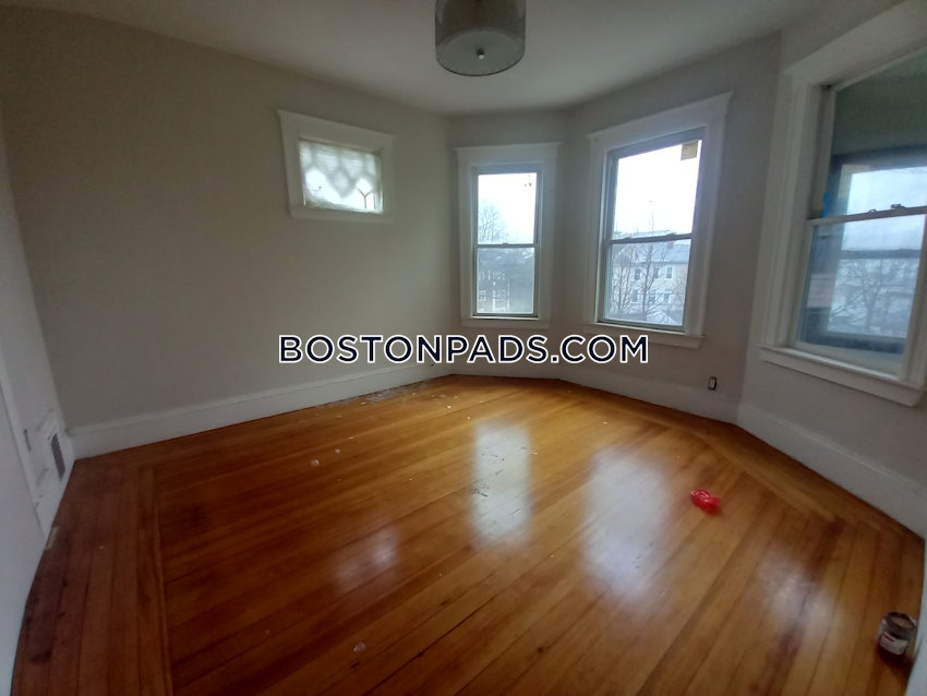 CAMBRIDGE - CENTRAL SQUARE/CAMBRIDGEPORT - 3 Beds, 1.5 Baths - Image 4