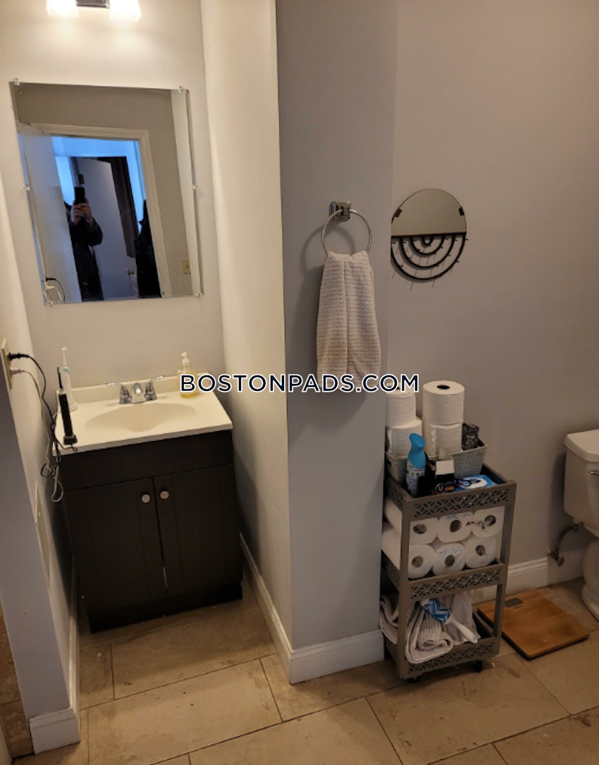 BOSTON - NORTH END - 3 Beds, 1 Bath - Image 2