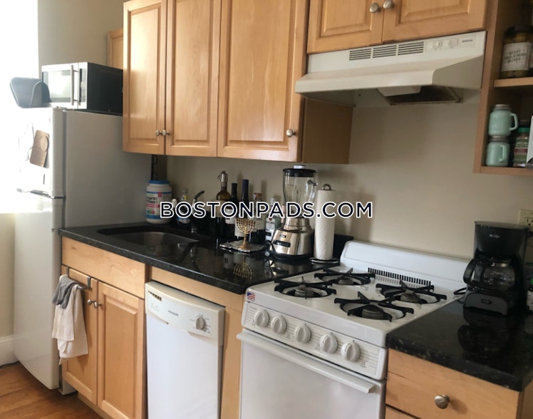 Commonwealth Ave., Boston