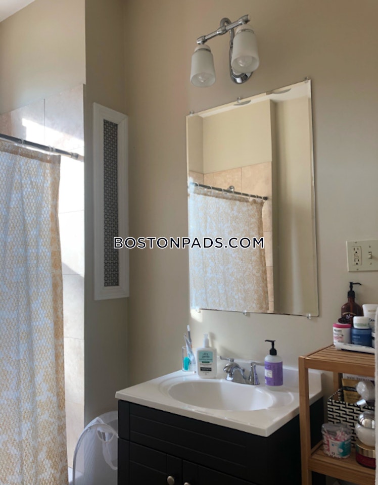 Commonwealth Ave., Boston