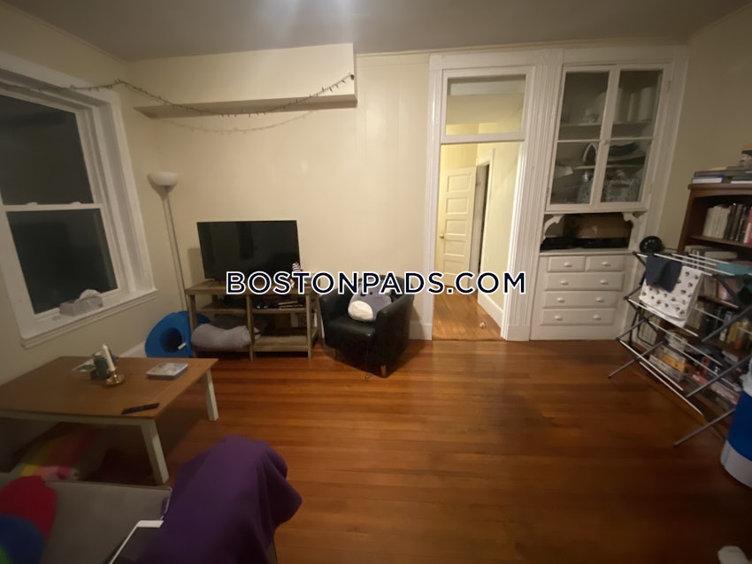 BOSTON - MISSION HILL - 3 Beds, 1.5 Baths - Image 9