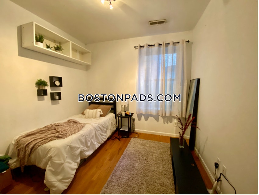 BOSTON - MISSION HILL - 3 Beds, 1 Bath - Image 5