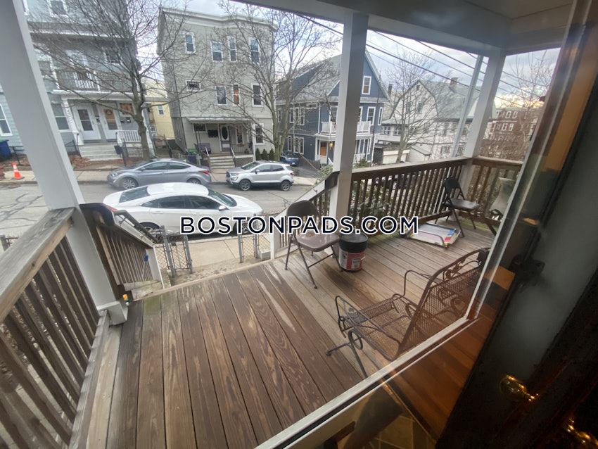 SOMERVILLE - TUFTS - 4 Beds, 1 Bath - Image 9