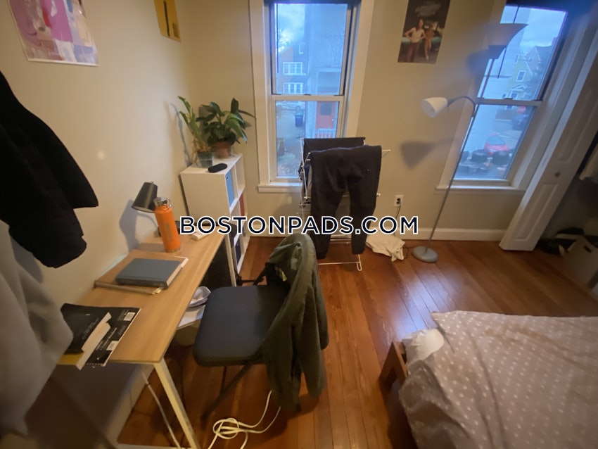 SOMERVILLE - TUFTS - 4 Beds, 1 Bath - Image 6