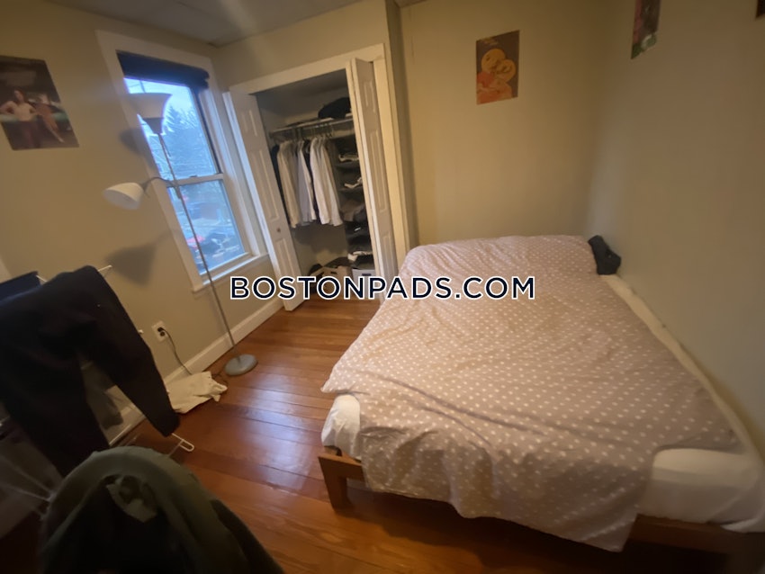 SOMERVILLE - TUFTS - 4 Beds, 1 Bath - Image 4