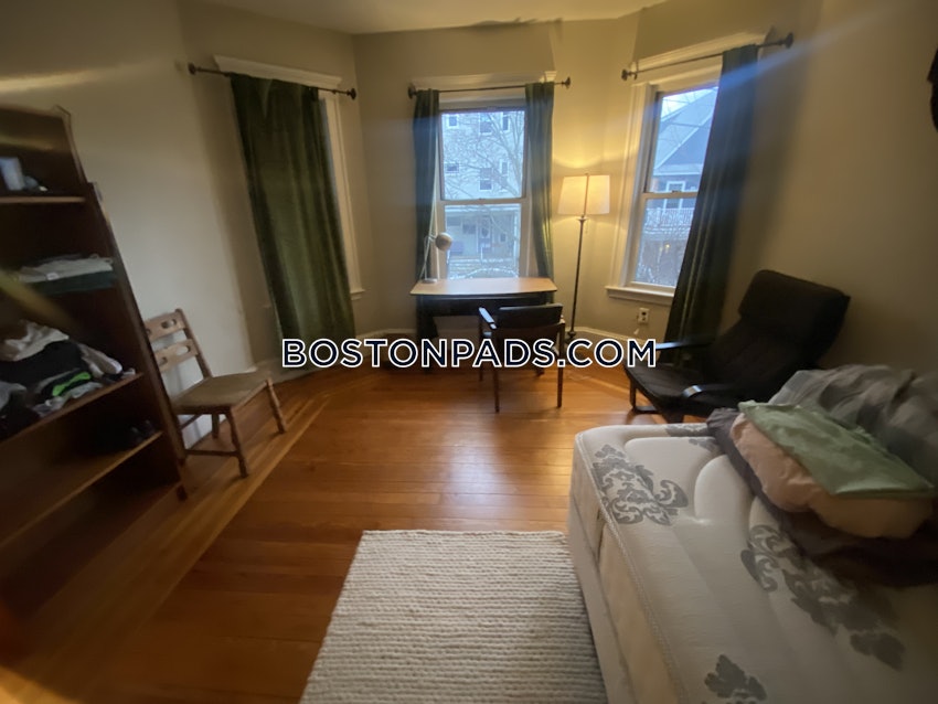 SOMERVILLE - TUFTS - 4 Beds, 1 Bath - Image 7