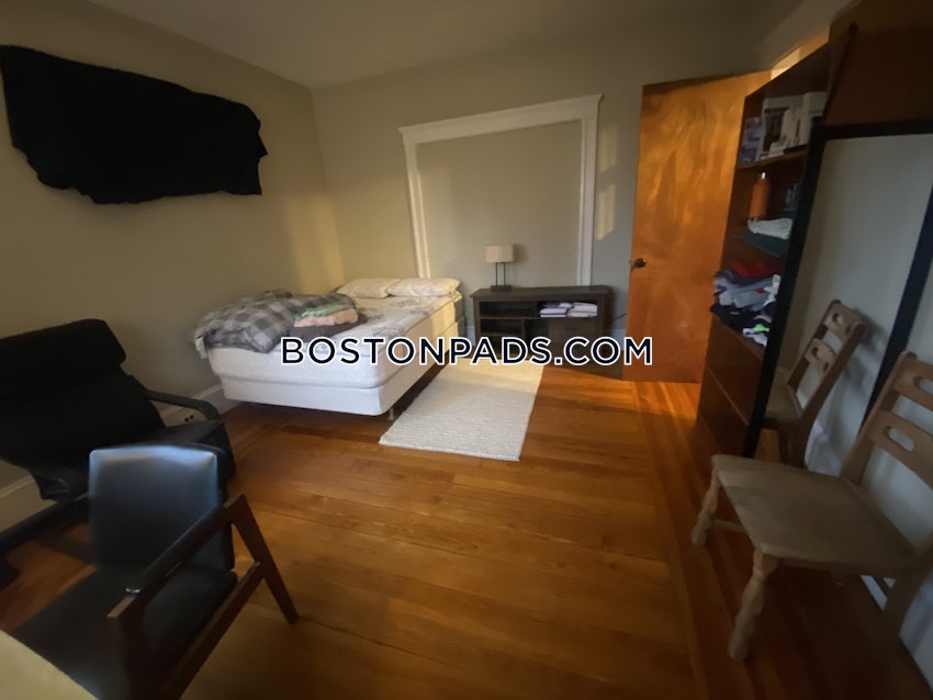 SOMERVILLE - TUFTS - 4 Beds, 1 Bath - Image 5