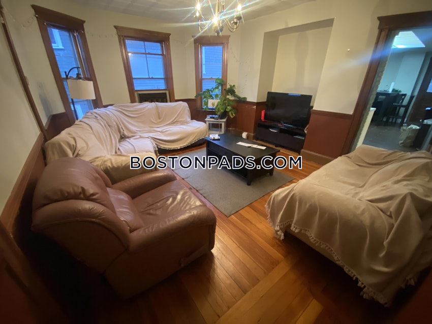 SOMERVILLE - TUFTS - 4 Beds, 1 Bath - Image 3