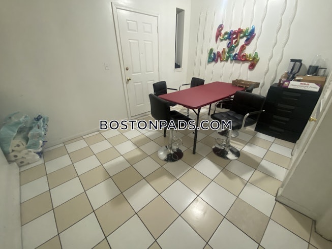 Boston - $4,400+ /mo