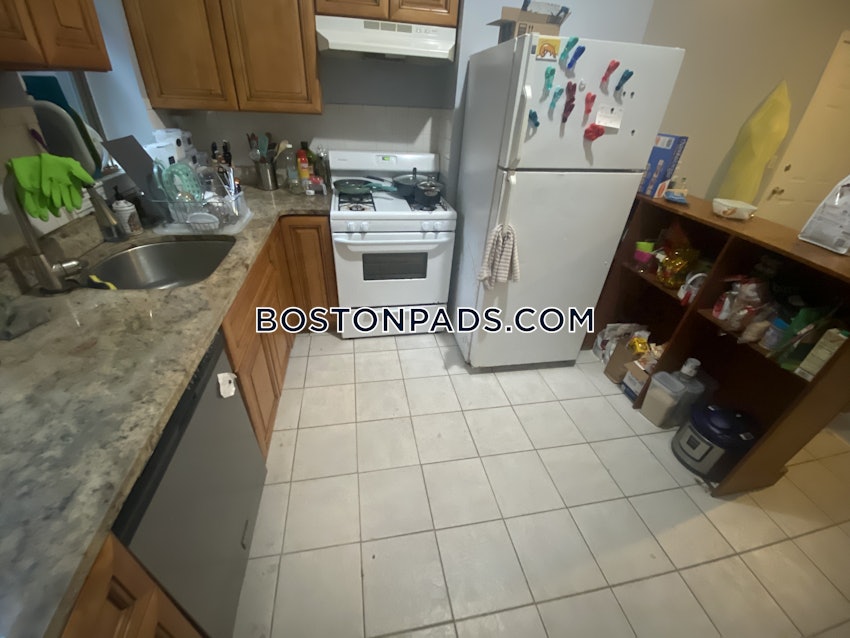 BOSTON - MISSION HILL - 3 Beds, 1 Bath - Image 2