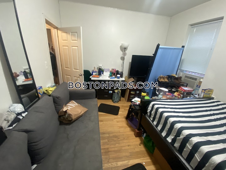 mission-hill-3-beds-1-bath-boston-4400-8029398 