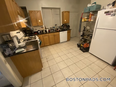 Mission Hill 3 Beds 1 Bath Boston - $4,100