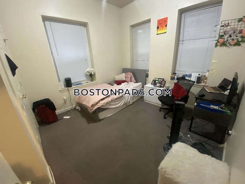 BOSTON - MISSION HILL - 3 Beds, 1 Bath - Image 12