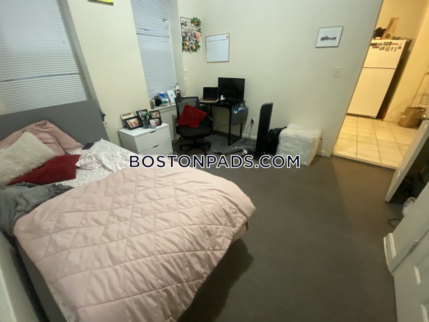 BOSTON - MISSION HILL - 3 Beds, 1 Bath - Image 9