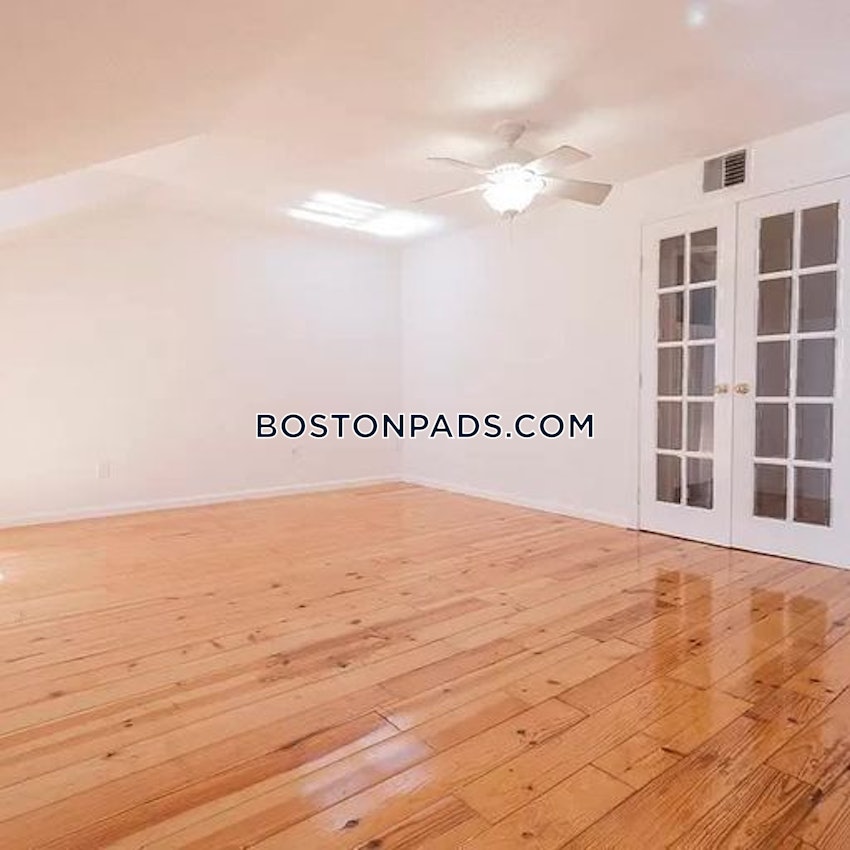 BOSTON - FORT HILL - 4 Beds, 3 Baths - Image 11