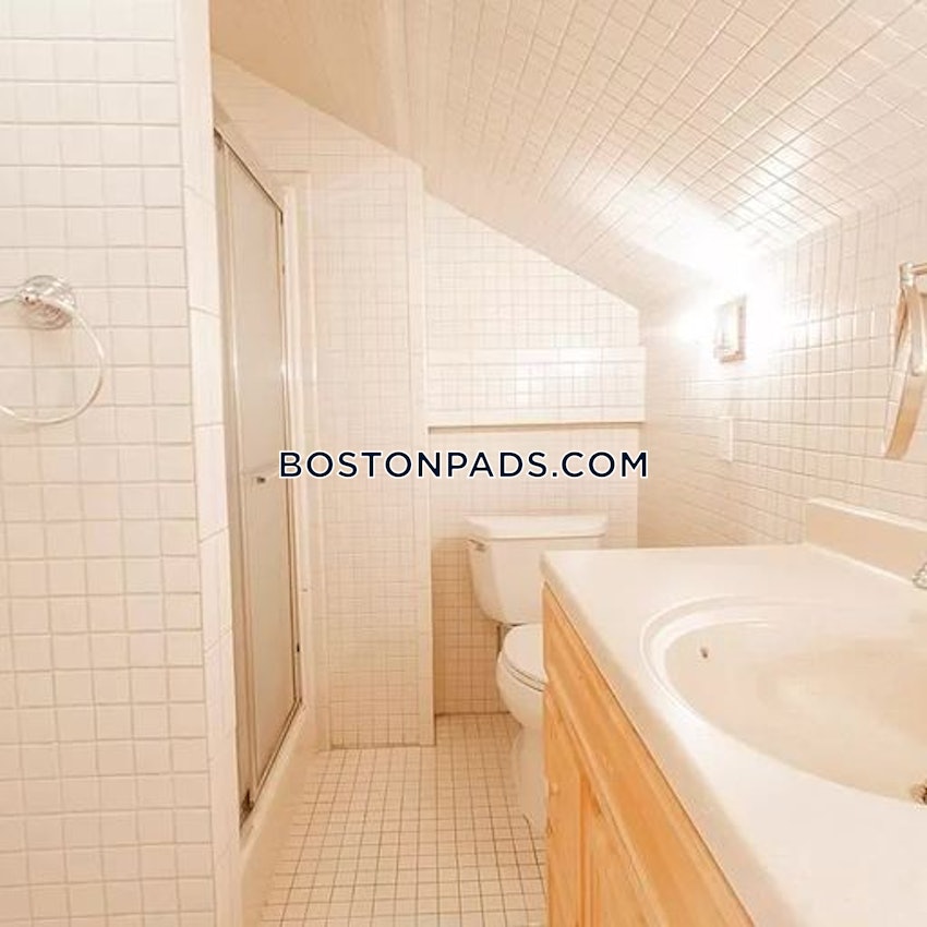 BOSTON - FORT HILL - 4 Beds, 3 Baths - Image 29