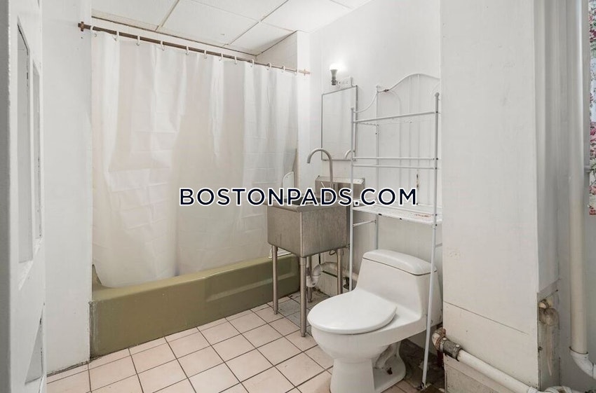 BOSTON - MISSION HILL - 5 Beds, 1 Bath - Image 4