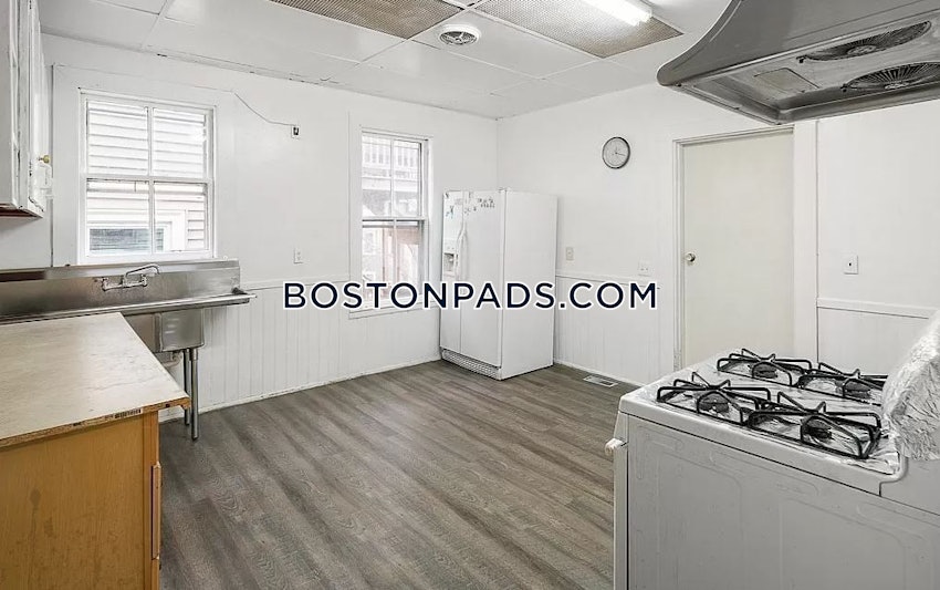 BOSTON - MISSION HILL - 5 Beds, 1 Bath - Image 2