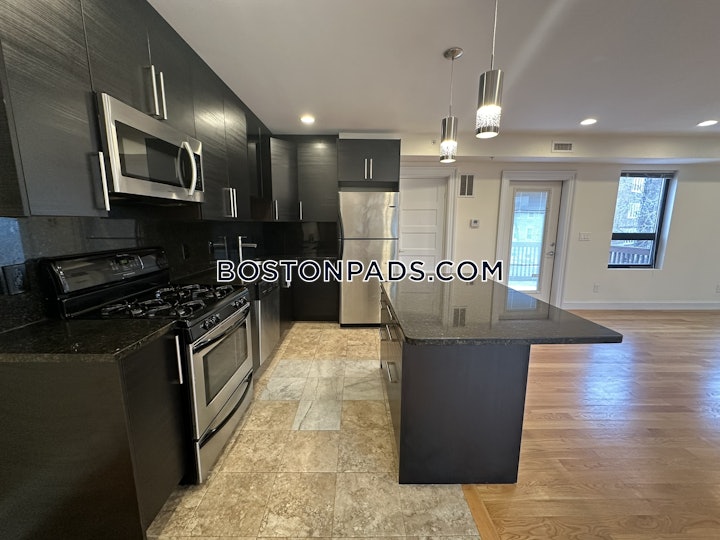 brookline-4-beds-3-baths-washington-square-7600-4454426 