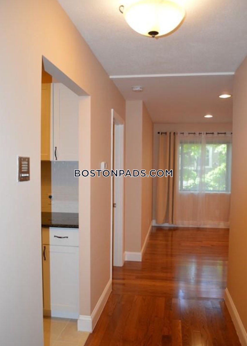 BOSTON - BRIGHTON - BOSTON COLLEGE - 3 Beds, 1.5 Baths - Image 3