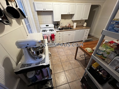 Brookline 3 Beds 1 Bath  Boston University - $3,900 No Fee