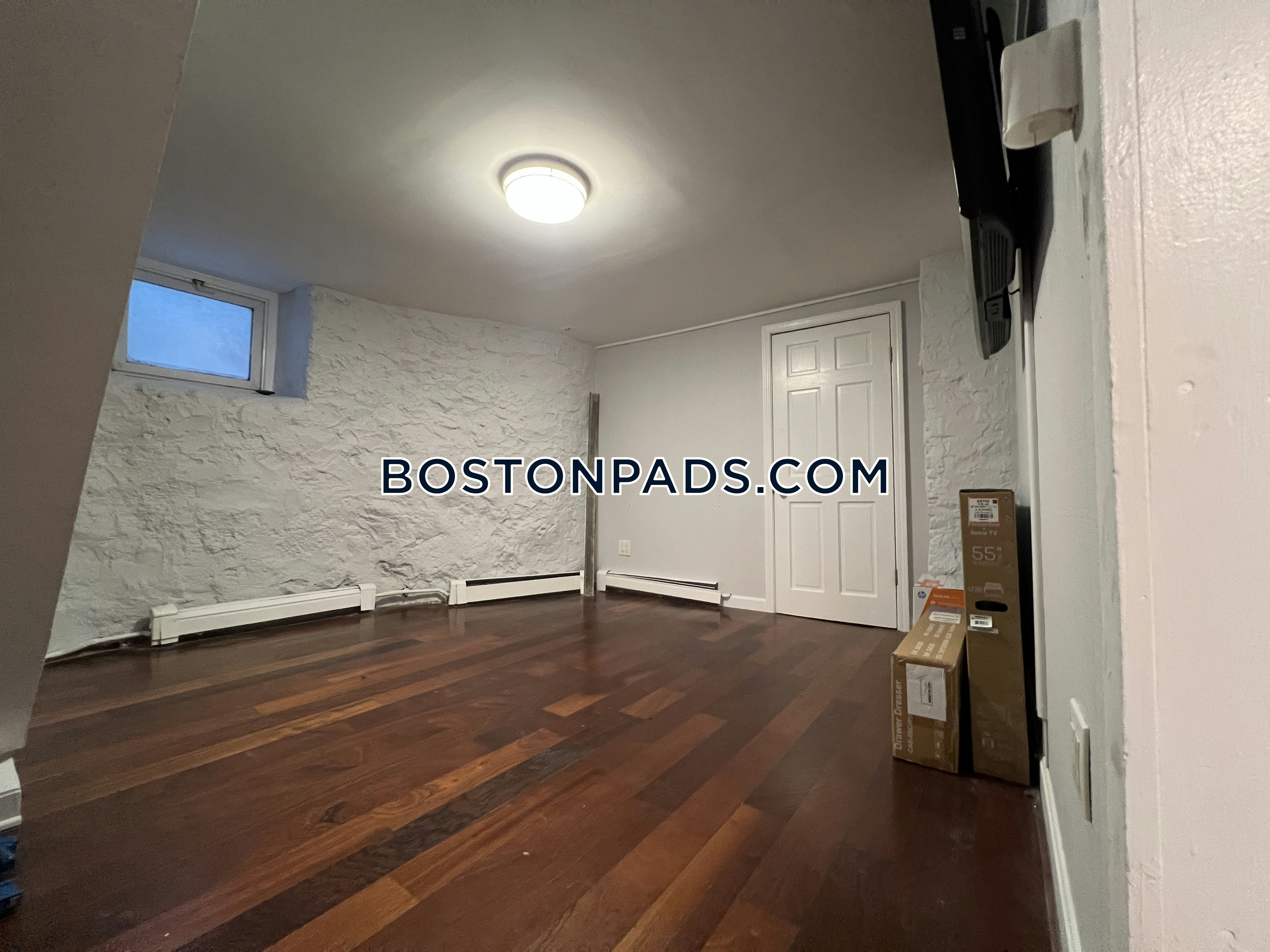 Boston - 5 Beds, 2 Baths