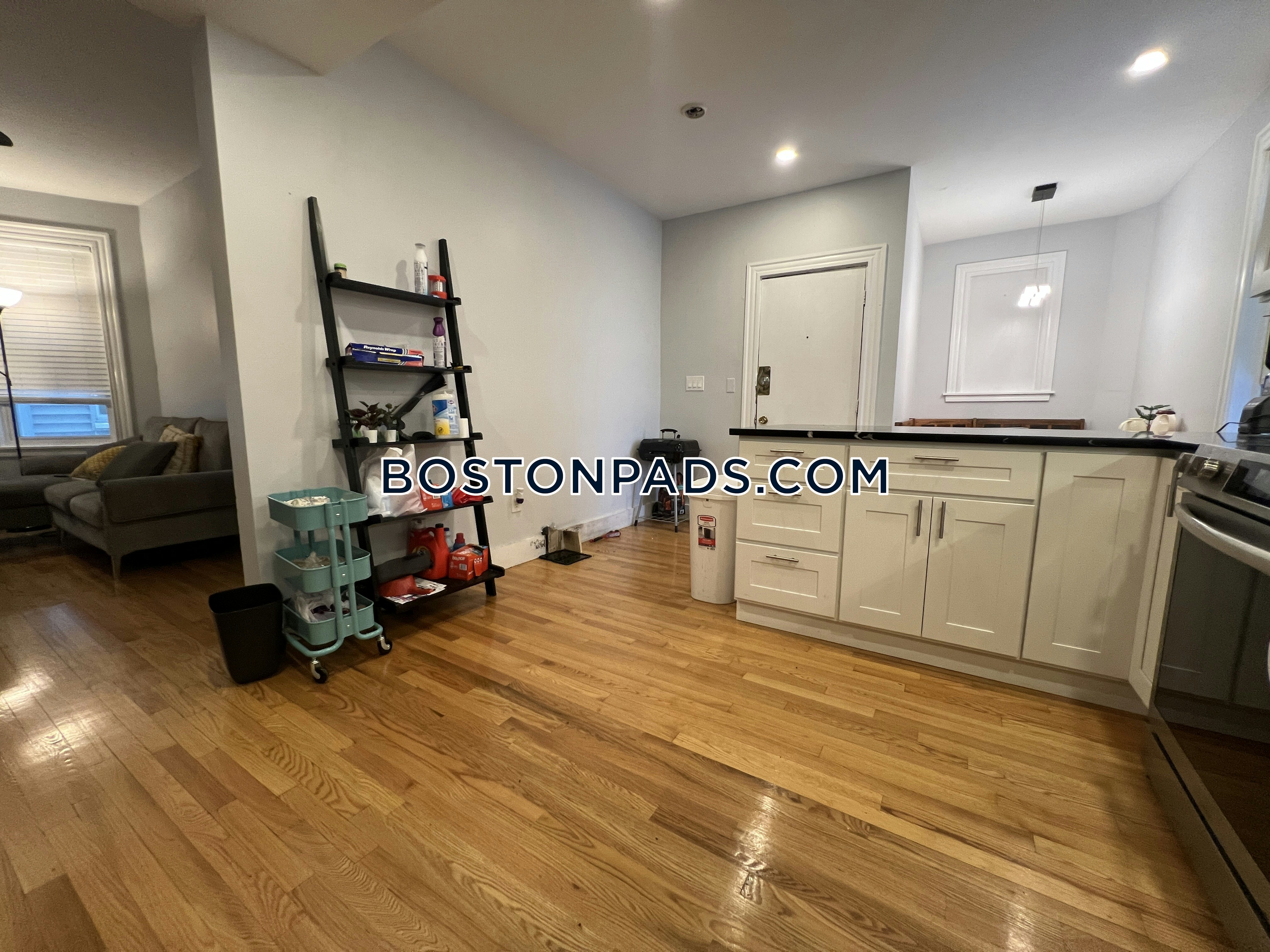 Boston - 5 Beds, 2 Baths