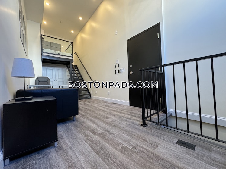 Commonwealth Ave., Boston