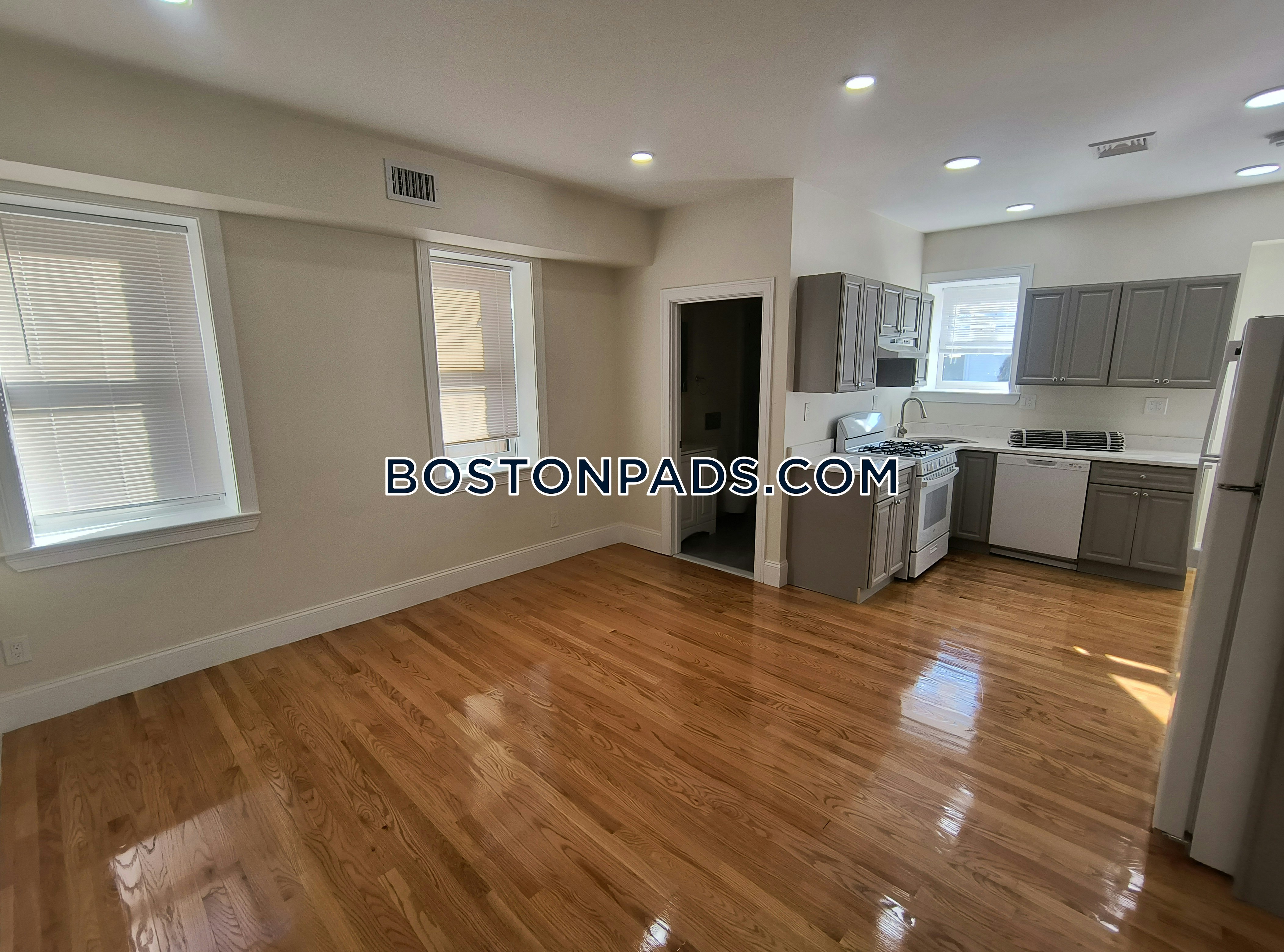 Cambridge - 4 Beds, 2 Baths