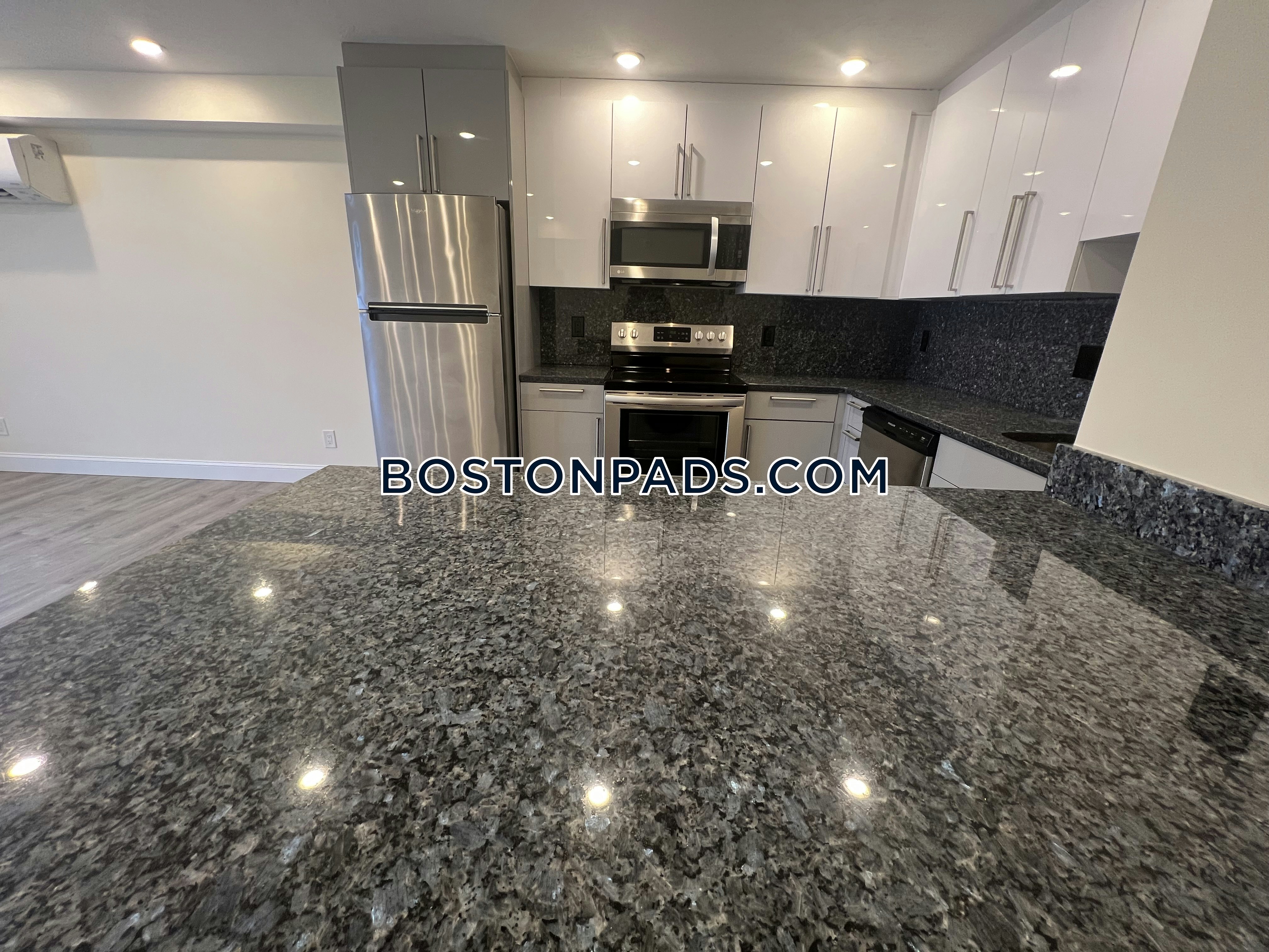 Boston - 0 Beds, 1 Baths