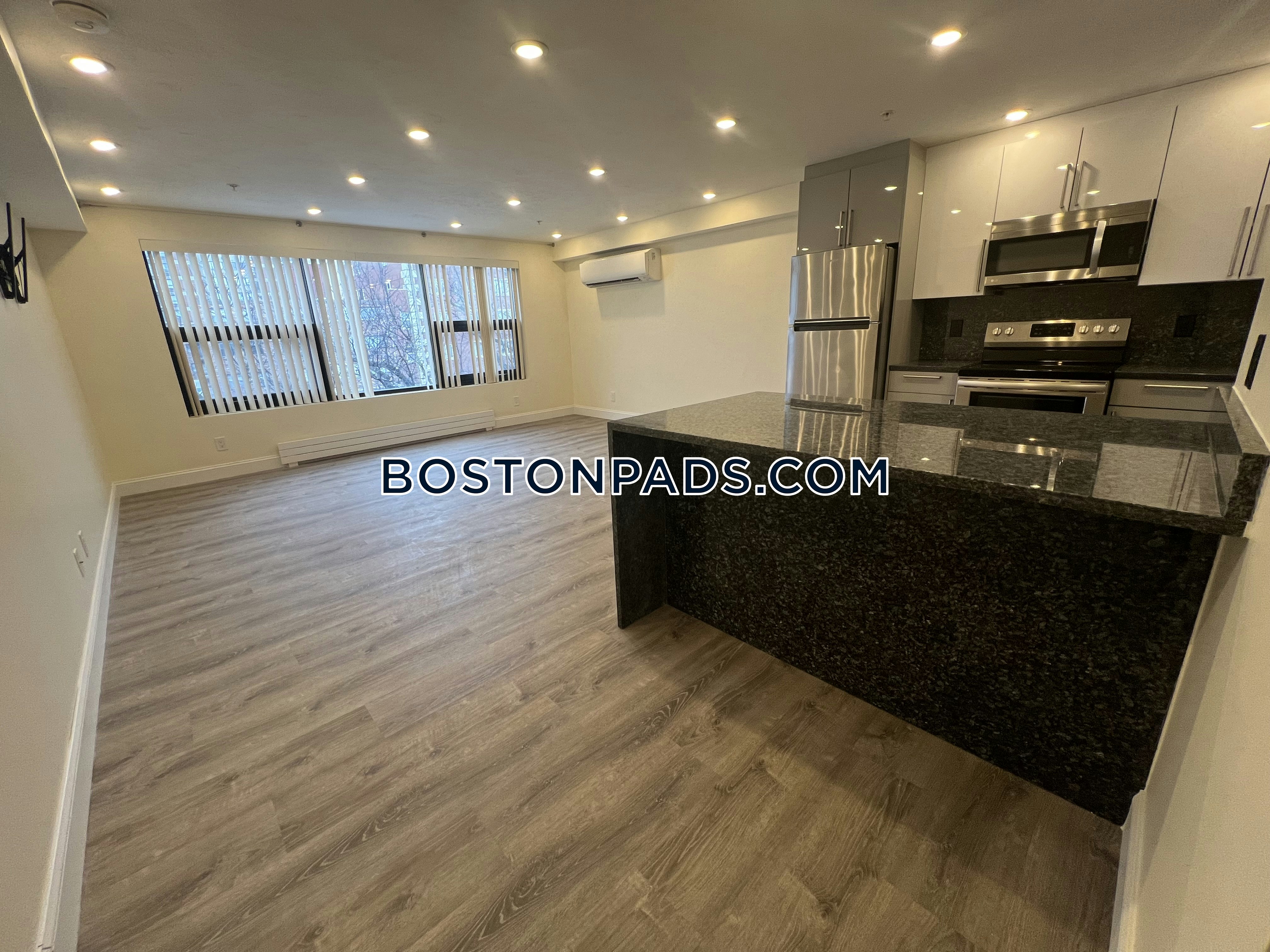 Boston - 0 Beds, 1 Baths