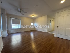 Commonwealth Ave./>, Boston