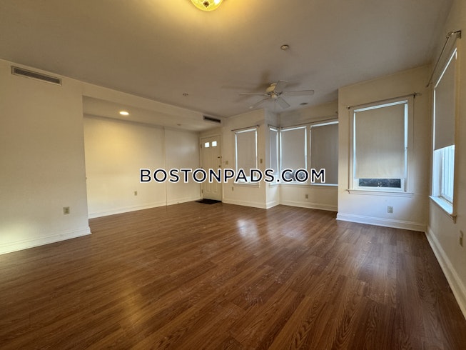 Boston - $2,700+ /mo
