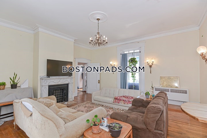 mission-hill-stunning-5-beds-3-baths-boston-9300-8030632 
