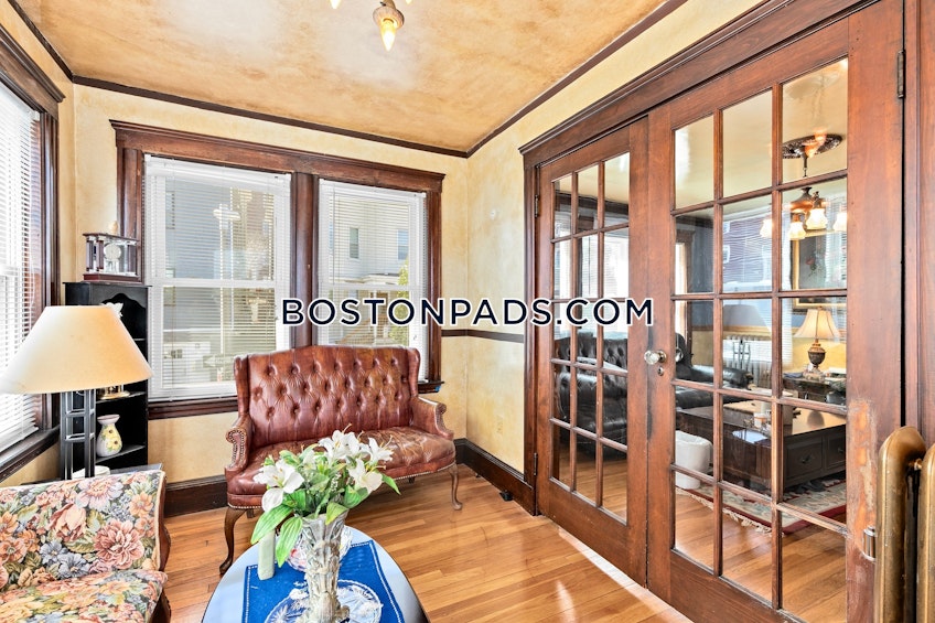 Boston - $3,900+ /month