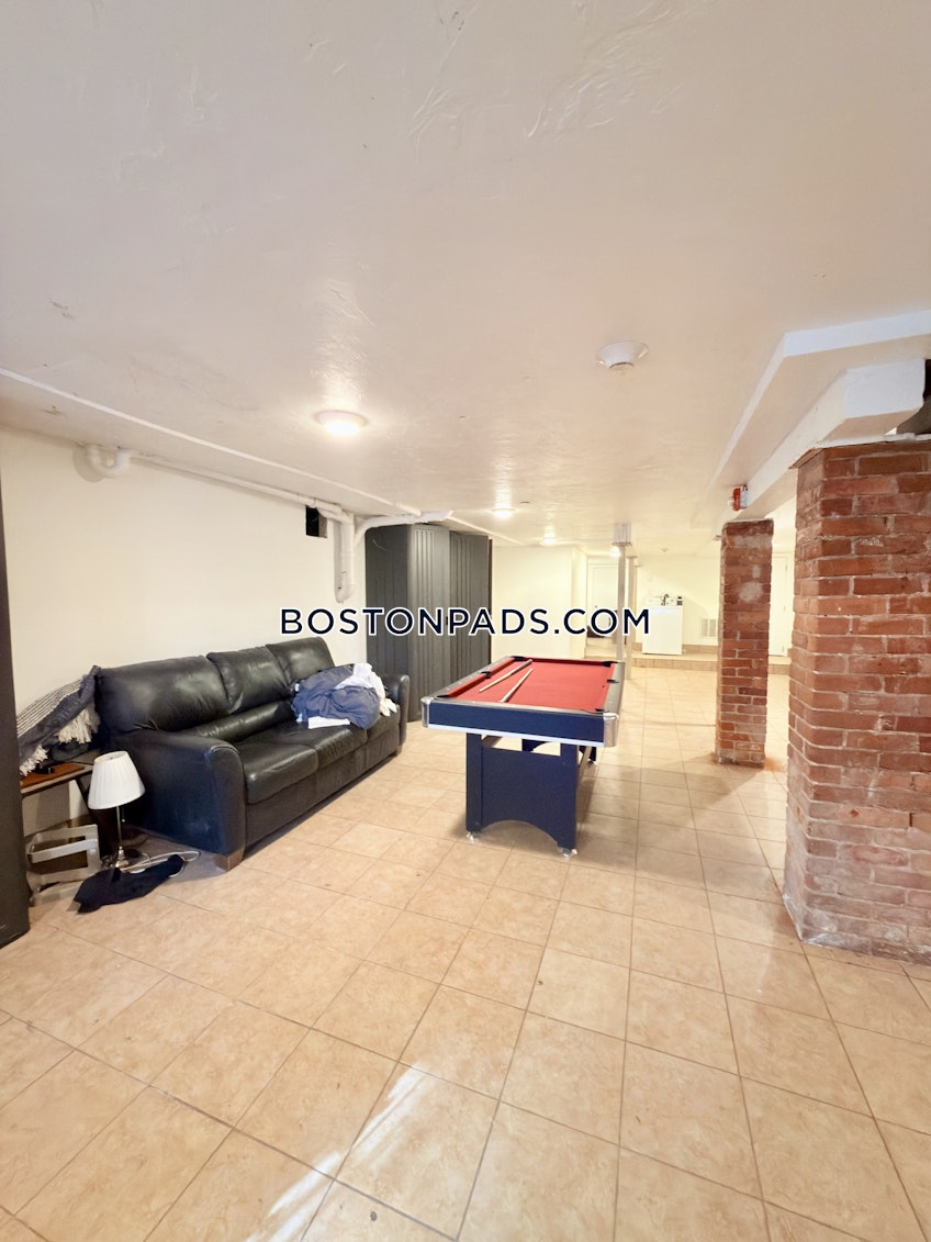 Boston - $15,600+ /month
