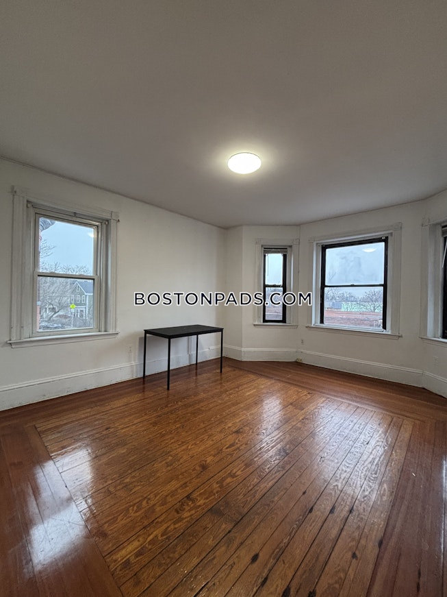 Boston - $4,200+ /mo